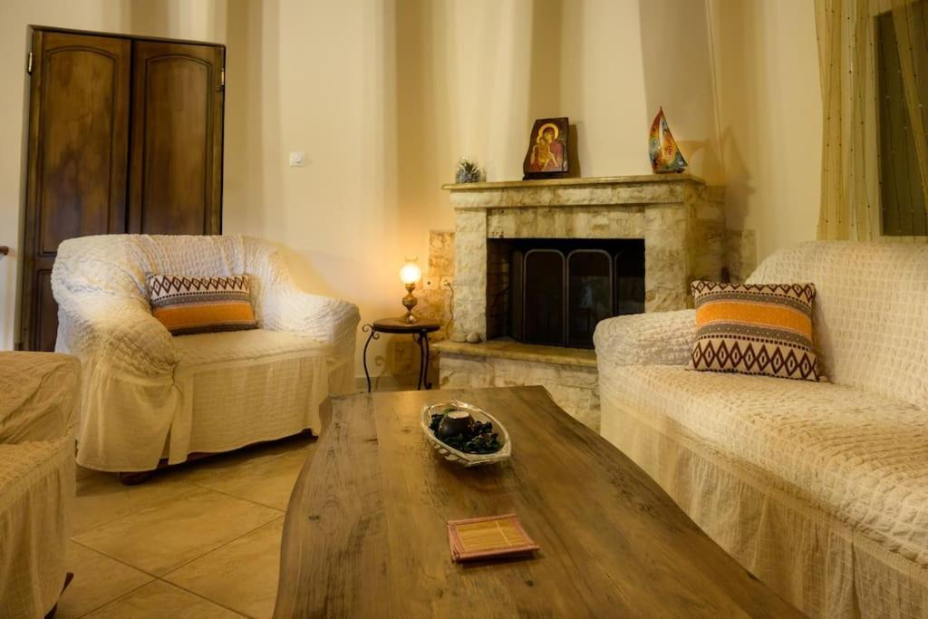 σπίτι με τζάκι & θέα Holiday home